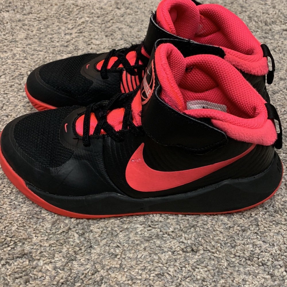 Nike shoes - Picture 2 of 3